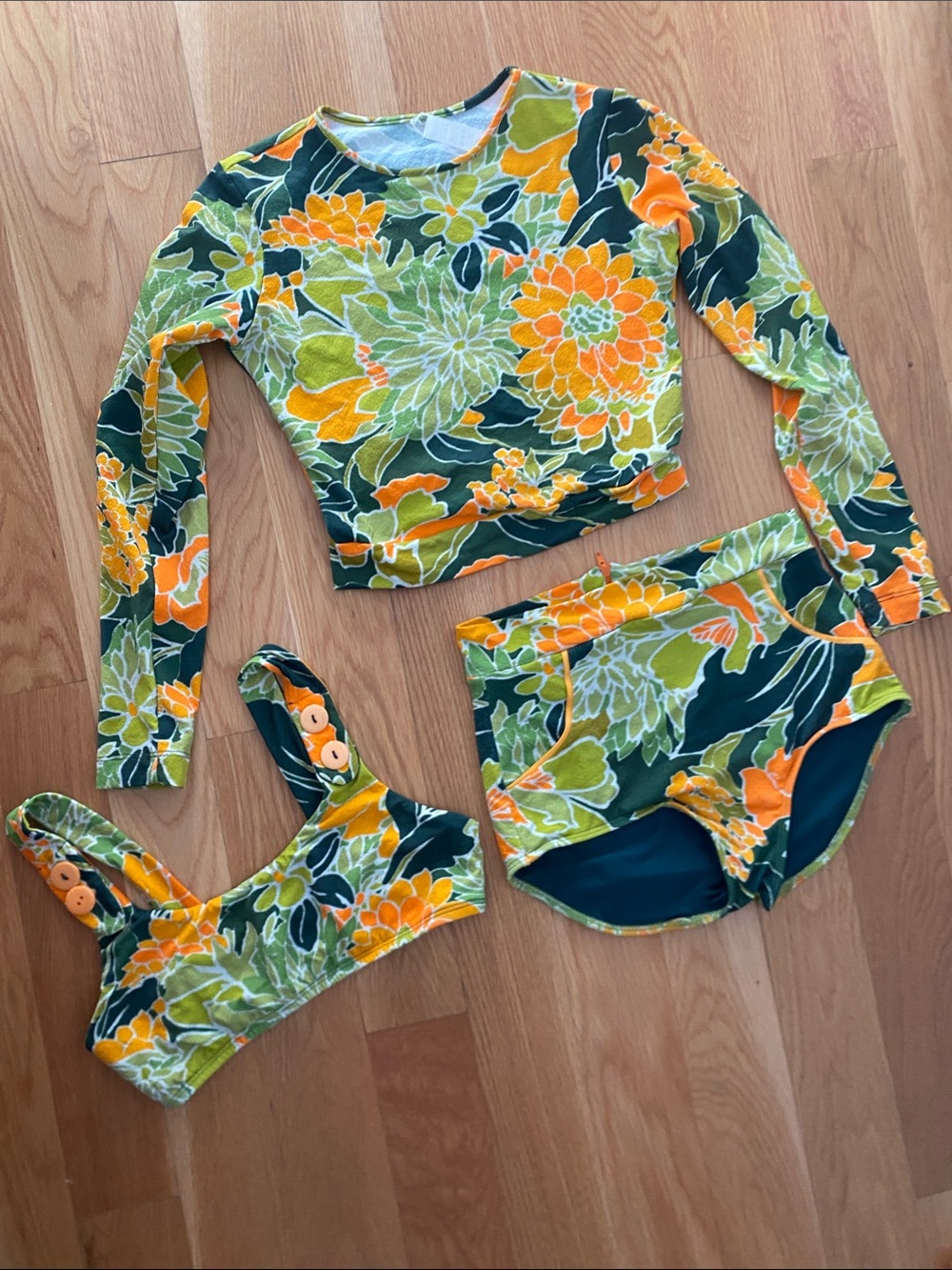 Seea Georgia bikini set with Rashguard crop top in Zest - Picture 3 of 4